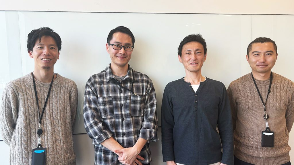 （写真左から）DataCurrent 奥村 裕、DataCurrent 金子 泰三、DataCurrent 取締役CTO 田中 裕章、DataCurrent 笹沼 隼人。